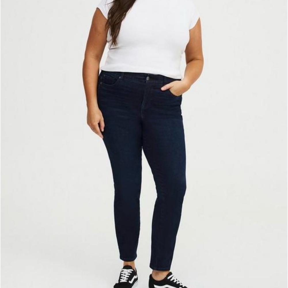 Torrid Women's Bombshell Skinny Jeans in Dark Blue and Black.